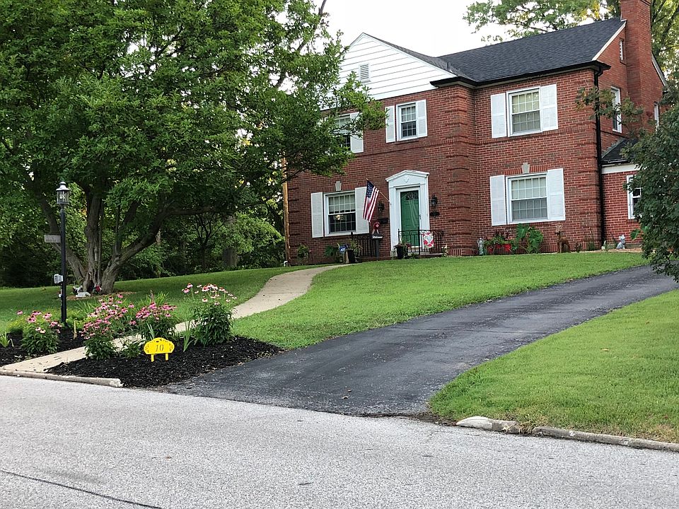 1st image of 10 Country Club Pl