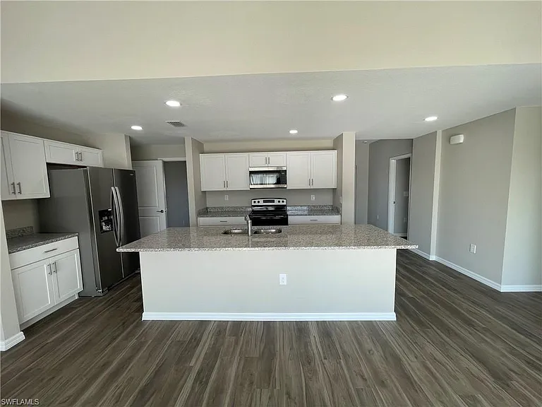 1617 NW 6th Ave — Photo 3