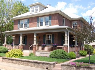 147 W Broad St, New Holland, PA 17557