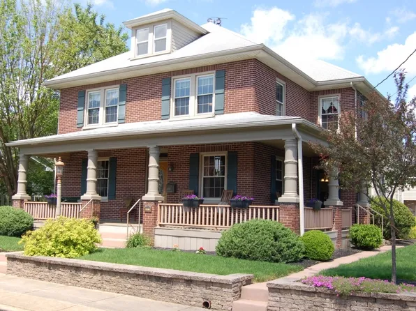 147 W Broad St, New Holland, PA 17557