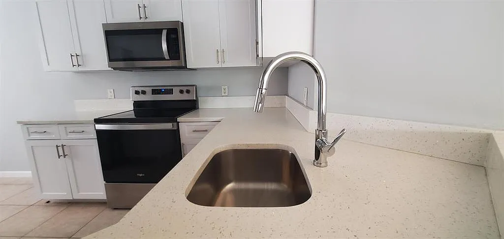 3 bed, 1166 sqft, $2,500 — Photo 2