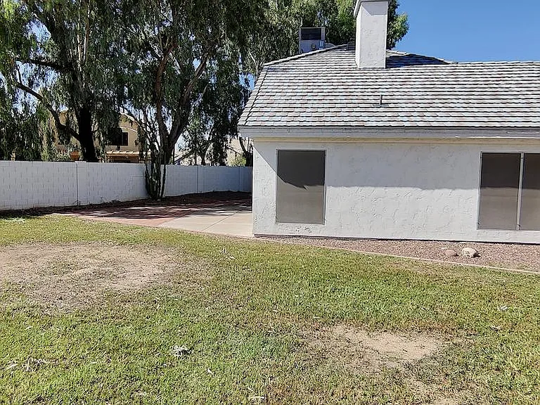 1114 N Madrid Ln — Photo 18