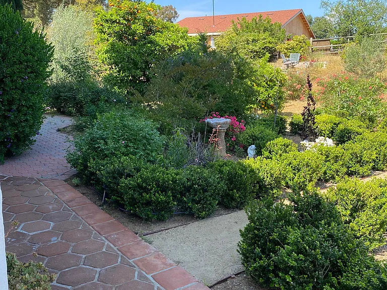 2910 Hill Valley Dr — Photo 31