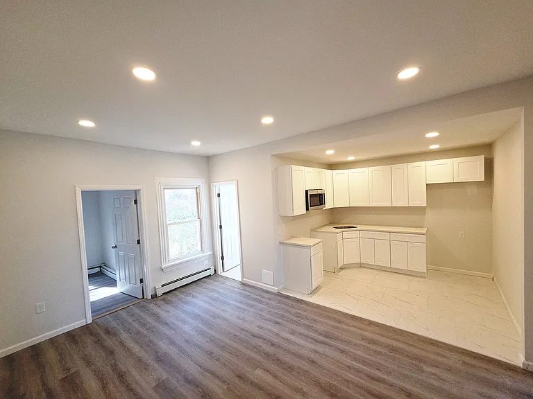 1 Wayne Ave #4 — Photo 8