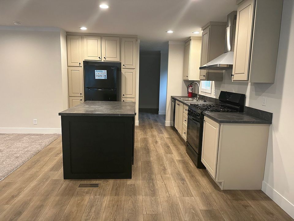 1st image of 224 Red Oak Dr #112