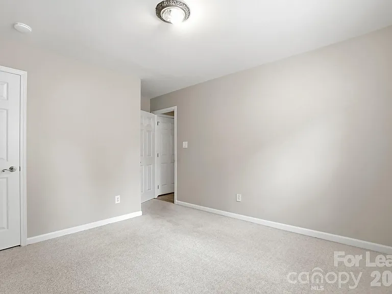 2830 Black Walnut Ln — Photo 17