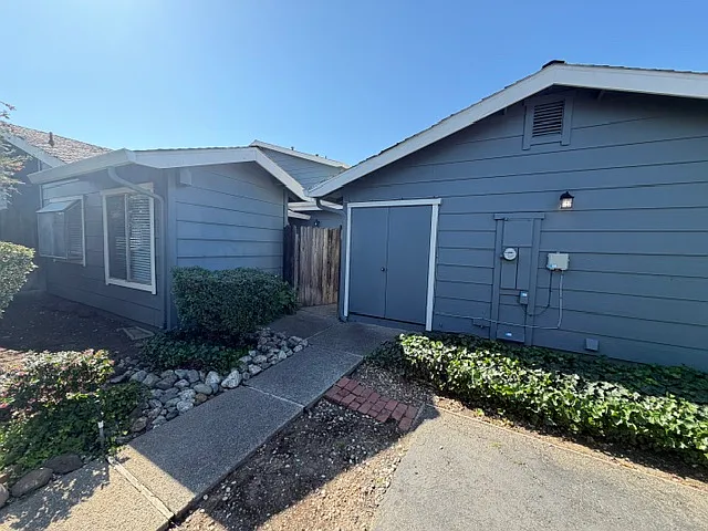 2918 Sunbird Dr — Photo 10