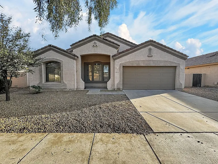 2421 W Ellis St — Photo 1