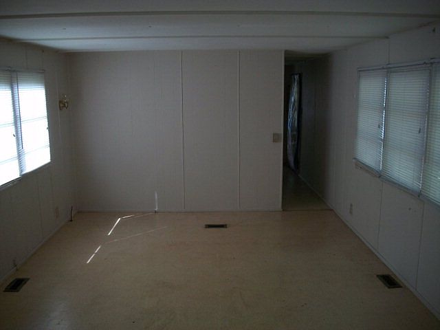 1st image of 605 Ford St