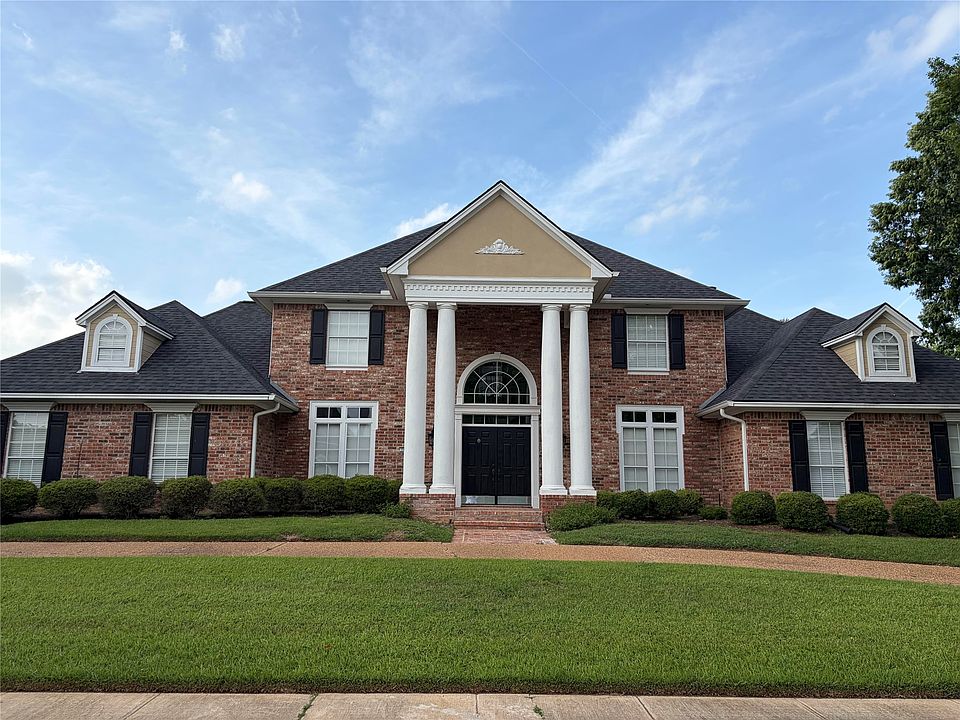 1st image of 104 Prestwick Cir