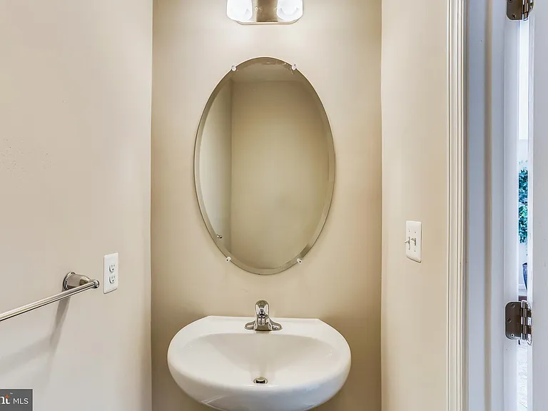 925 Dorchester Cove Rd — Photo 8