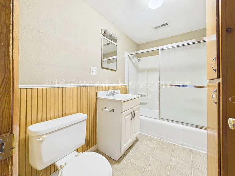 639 S Crysler Ave #D — Photo 12