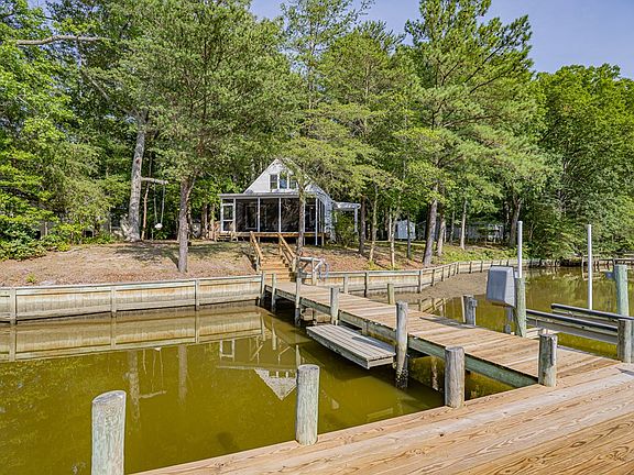 3rd image of 227 Carolina Dr