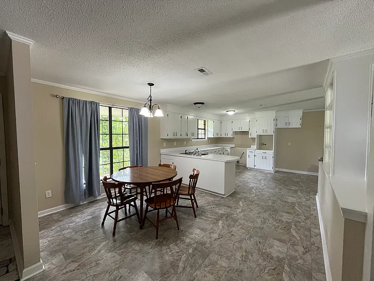 1004 Hazel Dr — Photo 11
