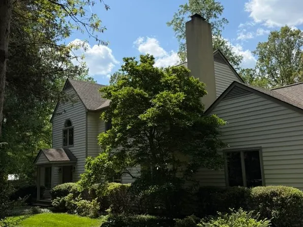 446 Peacock Dr, Charlottesville, VA 22903