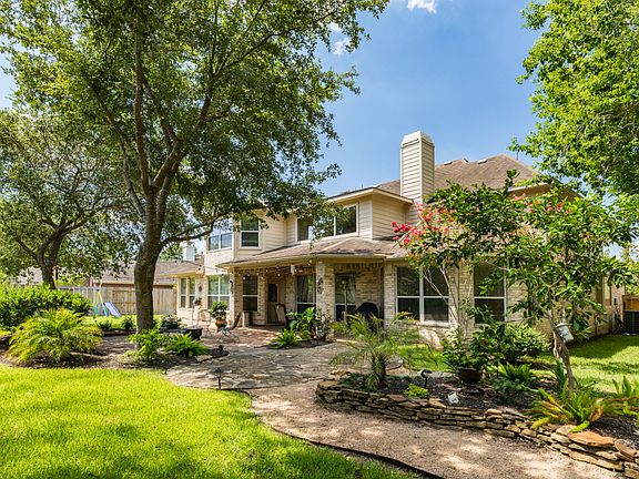 4th image of 912 Pine Breeze Dr