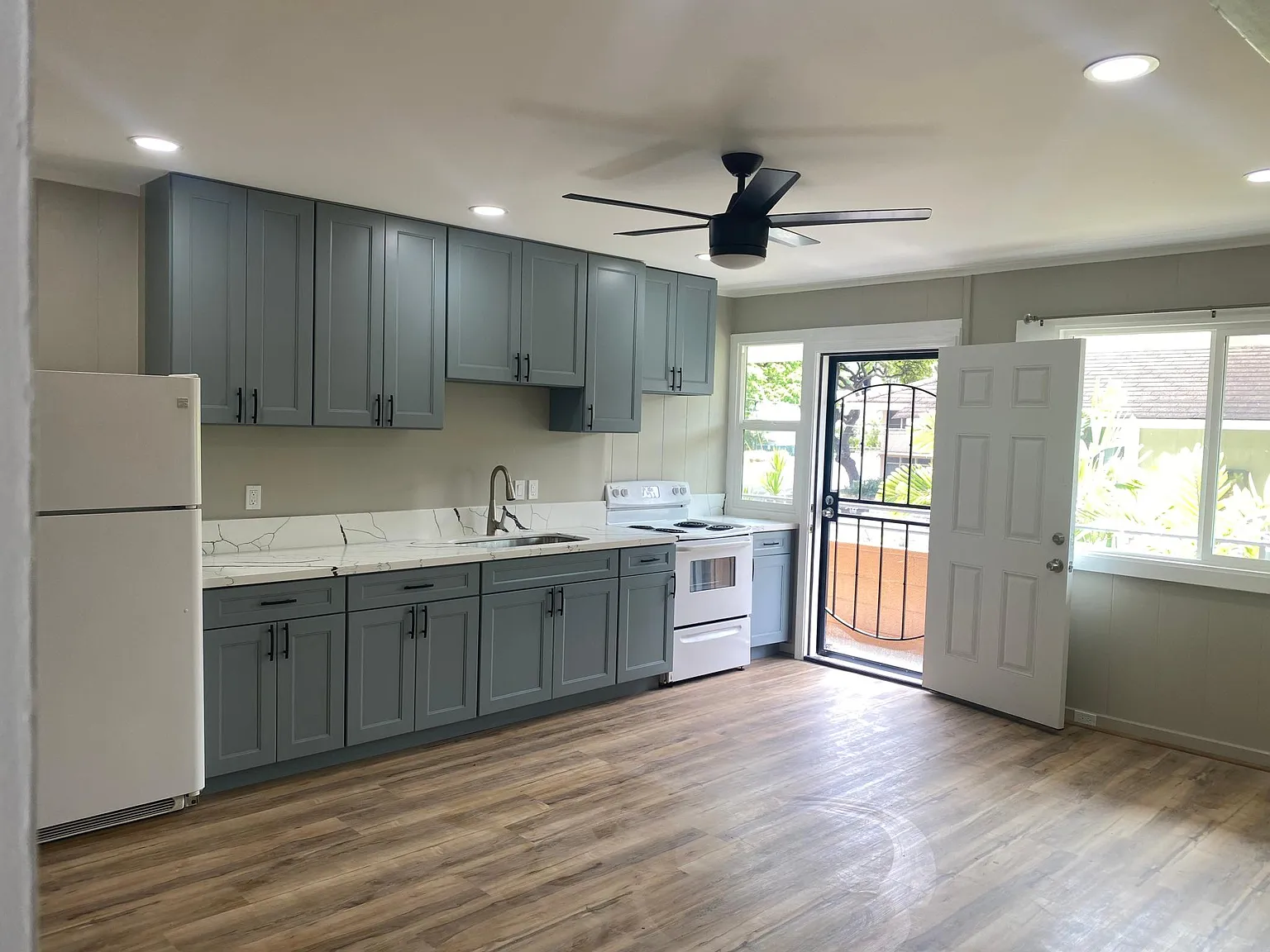 2 bed, $2,400 — Photo 1