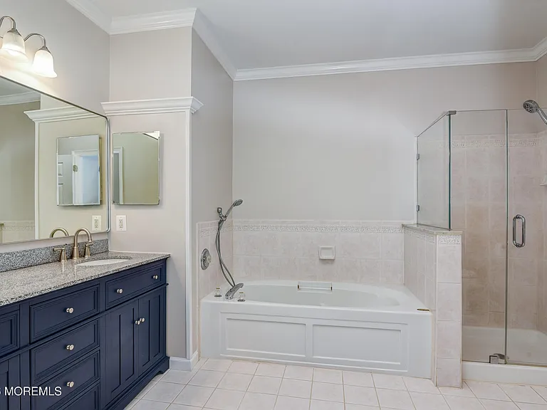 574 Saint Andrews Pl — Photo 17