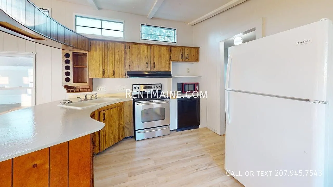 3 bed, 980 sqft, $1,300 — Photo 2