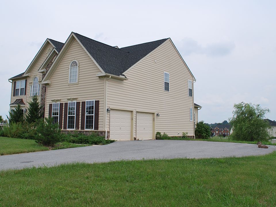 2nd image of 70 Nursery Ln