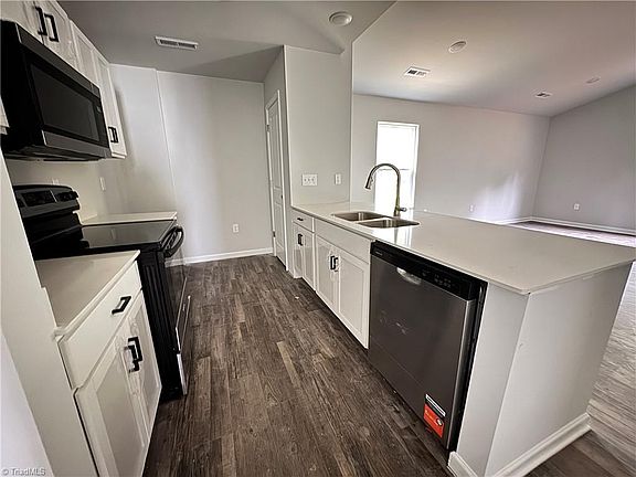 3rd image of 344 Poppy Ct