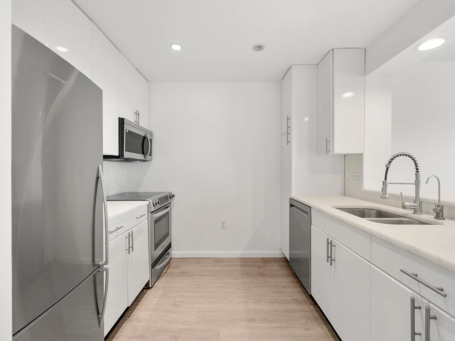 2 bed, 1329 sqft, $3,800 — Photo 2