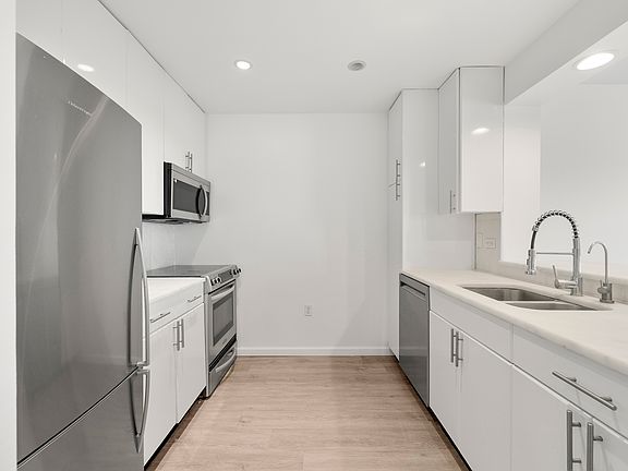 2nd image of 3218 City Pl