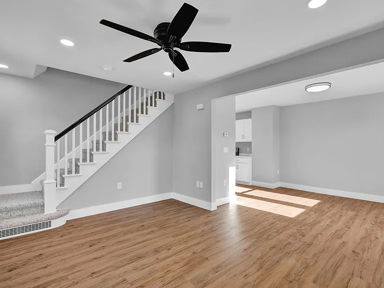 77 E Broad St — Photo 6