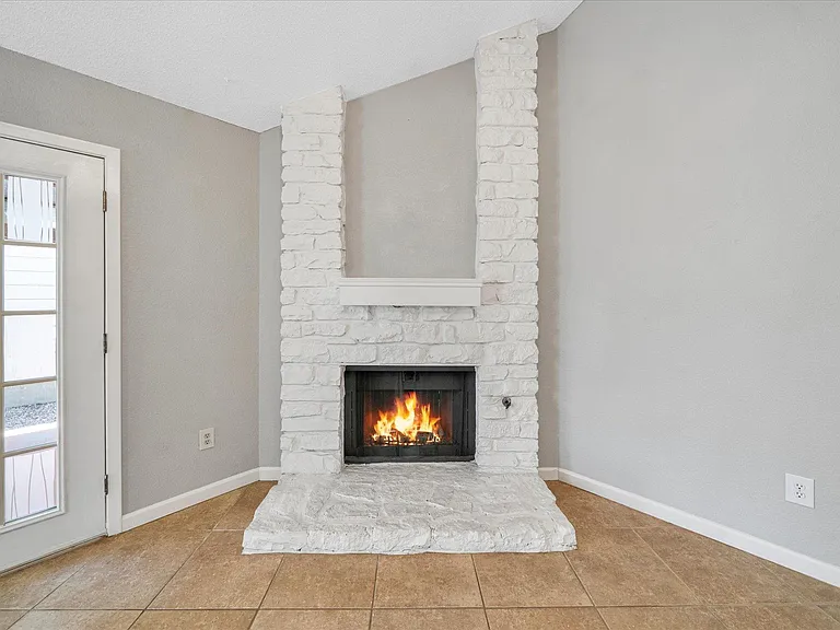 16906 Pocono Dr — Photo 6