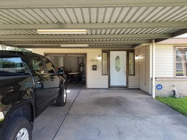 3215 Dartmouth Dr — Photo 3