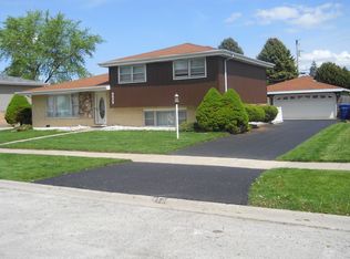 9829 S Meade Ave, Oak Lawn, IL 60453