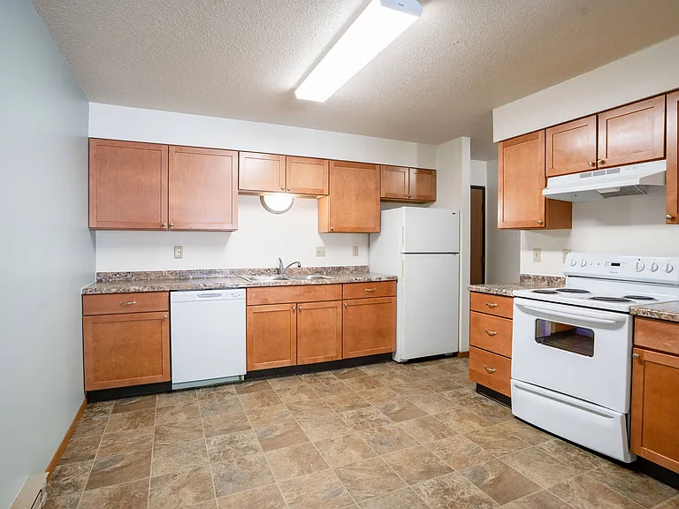 Fargo, ND West Oak Apartments | 21A | Kitchen