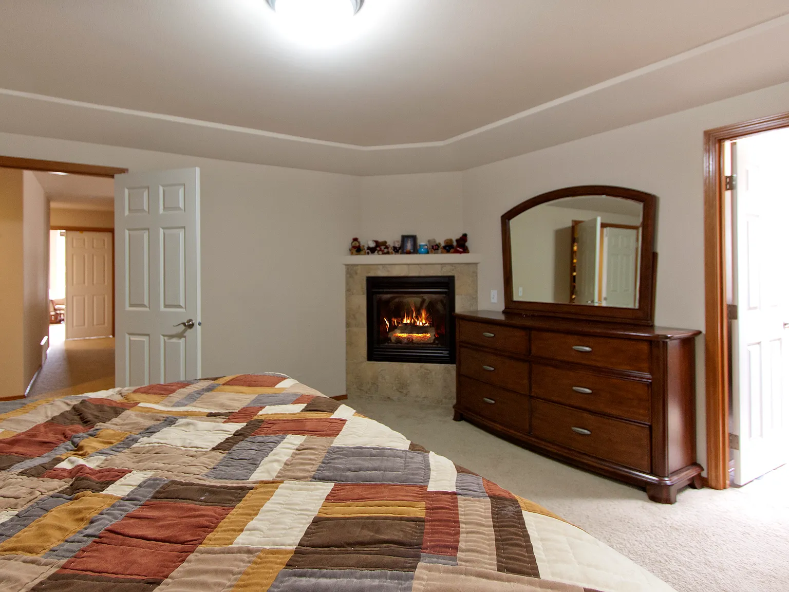 4 bed, 2.5 bath, 2742 sqft, $4,000 — Photo 4