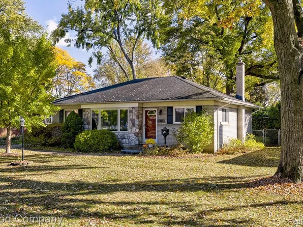 31160 E Rutland St, Beverly Hills, MI 48025