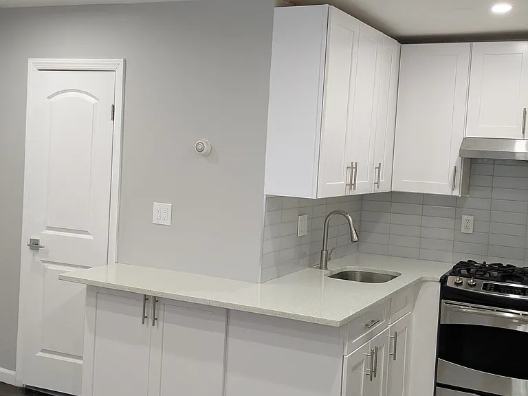 254 E Broadway #2 — Photo 1