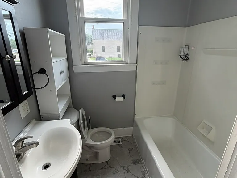2414 W Maryland St — Photo 3