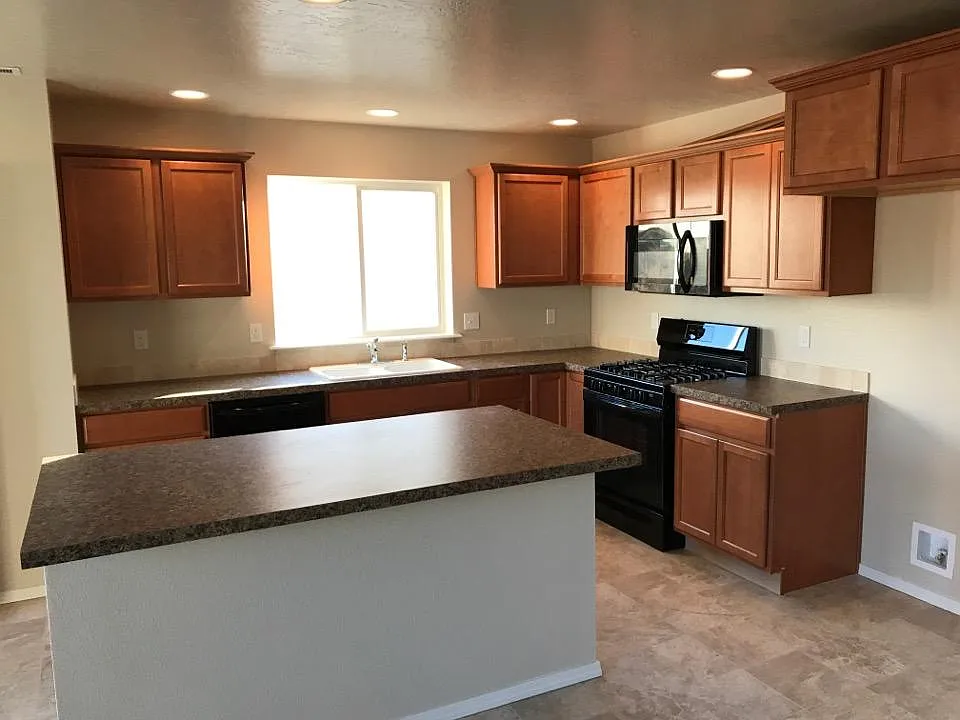 11902 Cambria St — Photo 4