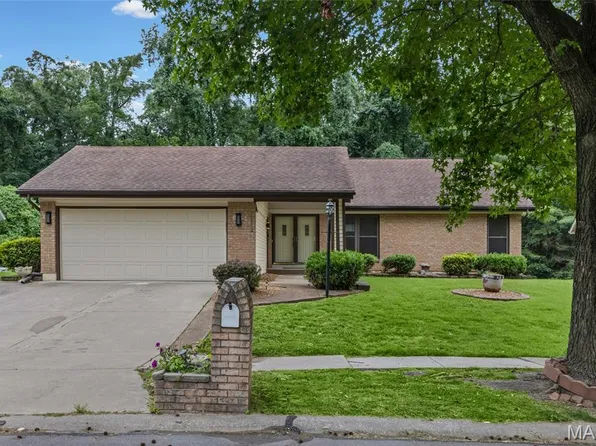 5172 Trailbend Dr, Florissant, MO 63033