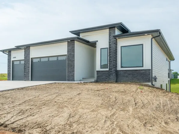 14208 Persimmon Dr, Urbandale, IA 50323