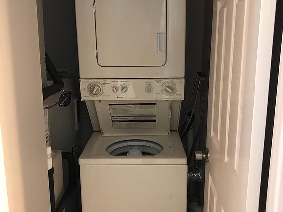 3rd image of 9 Mars Ave #6