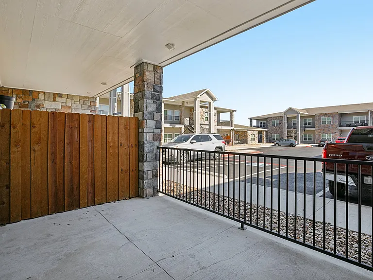 Horseshoe Apartments — Photo 14