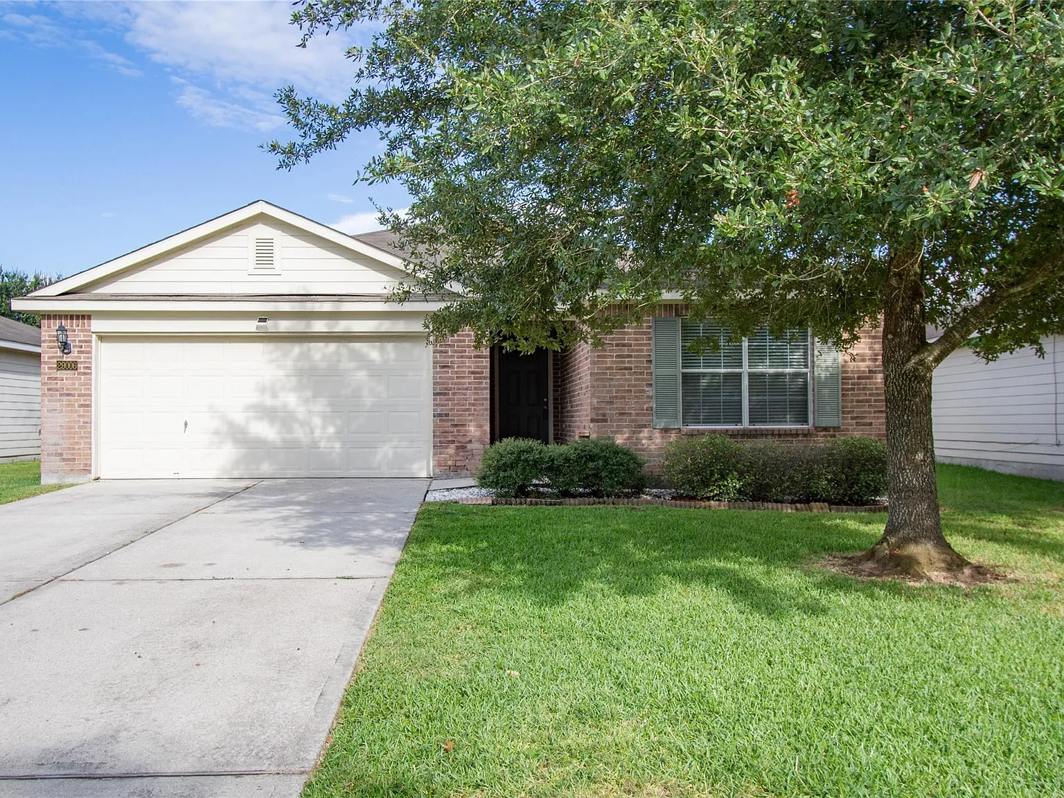 3 bed, 2.0 bath, 1609 sqft, $1,950 — Photo 2
