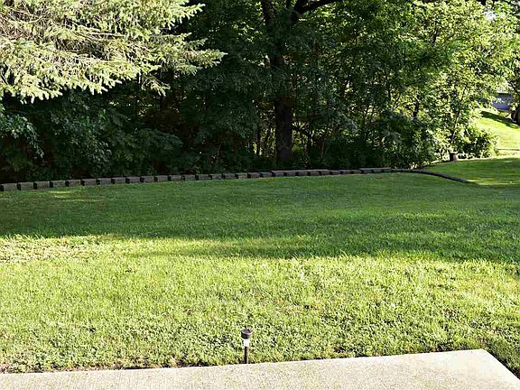 3rd image of 104 Mulford Dr