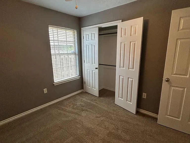 211 NW Cherry Ave — Photo 18