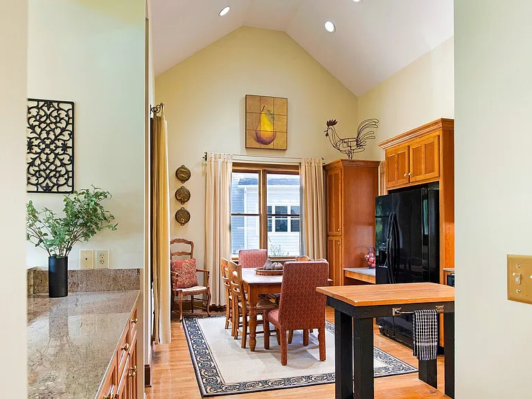1060 Emerald View Dr — Photo 13