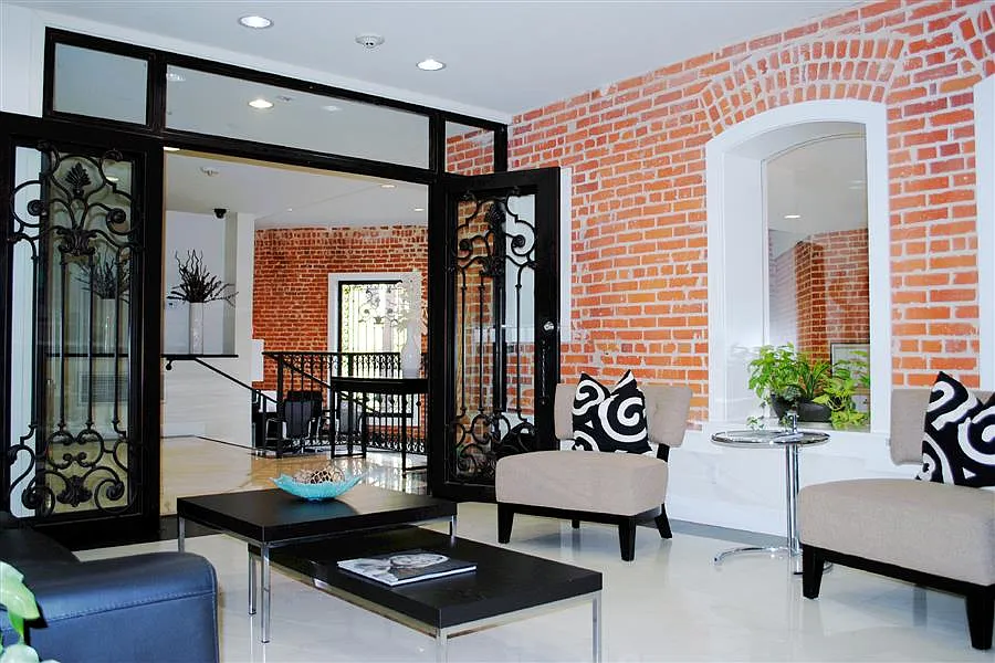 Brownstone Lofts — Photo 4