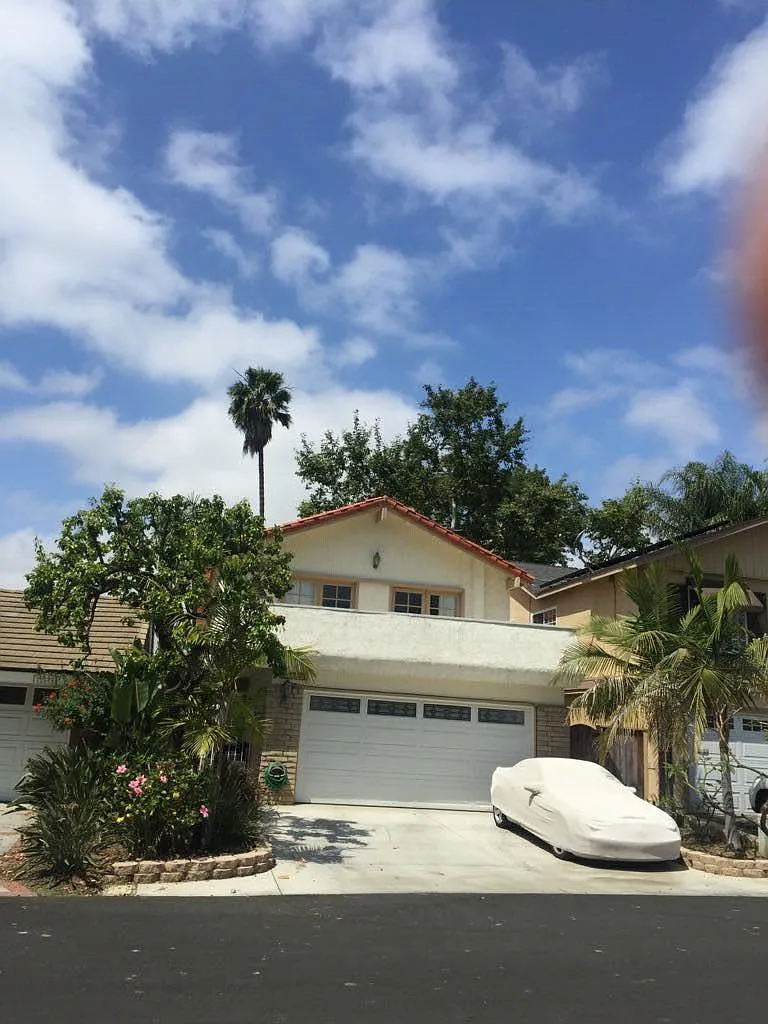 3 bed, 2.5 bath, 1860 sqft, $5,200 — Photo 3