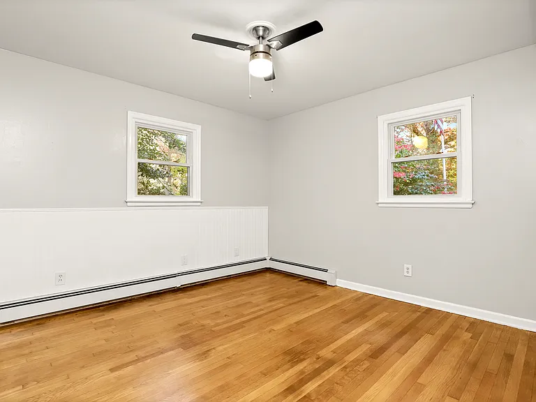 11 x 11 bedroom with large closet ($1400/month)