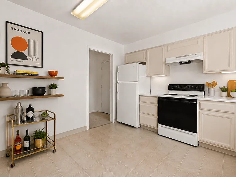 Legacy Place Apartments - Southfield, MI — Photo 2