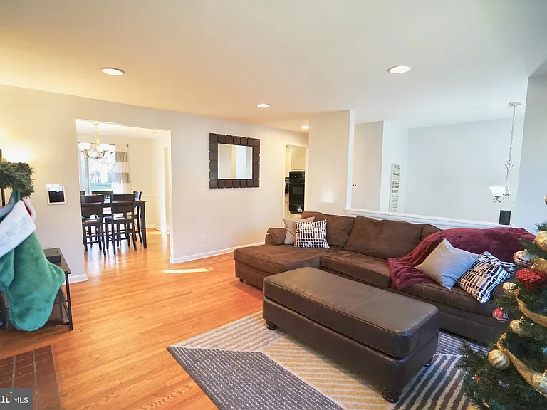 4218 University Dr — Photo 8
